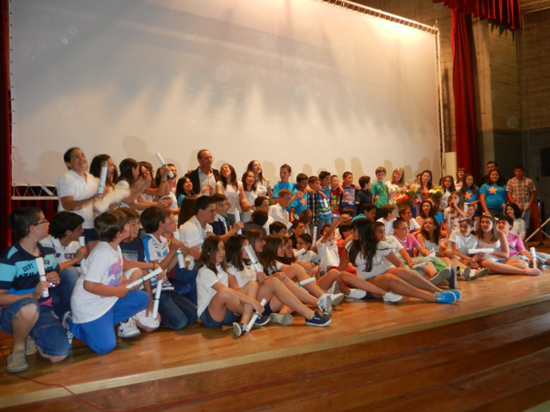 Más 70 alumnos de sexto de primaria participan en la fiesta de despedida del colegio